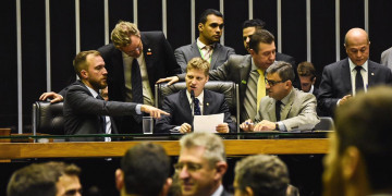 Bancada do NOVO vota pela desburocratização dos procedimentos de importação e exportação