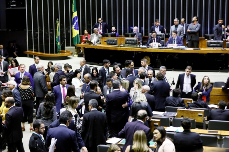 Bancada do NOVO vota a favor da Medida Provisória que libera capital estrangeiro nas empresas áreas Bancada do NOVO vota a favor da Medida Provisória que libera capital estrangeiro nas empresas áreas