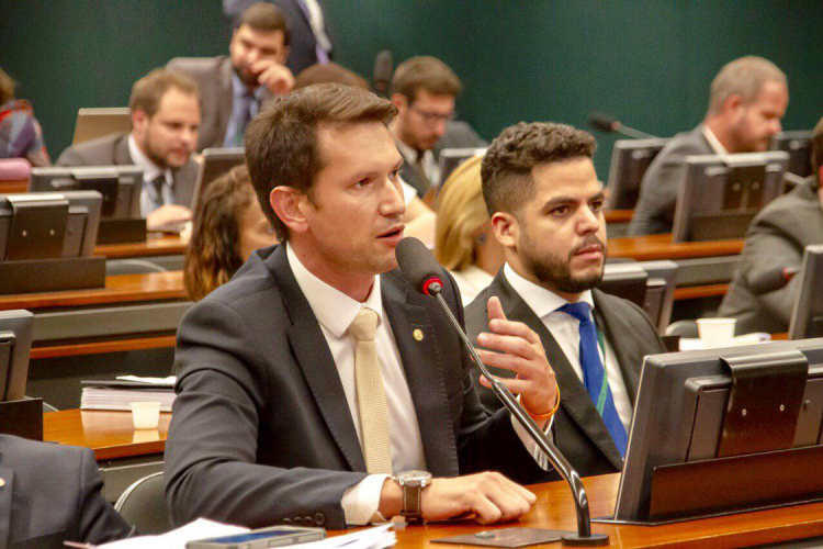 Gilson Marques protocola projeto que dá liberdade para o trabalhador investir seu FGTS