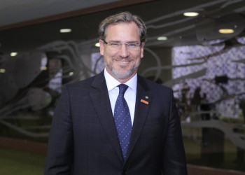 Alexis apresenta medidas mais urgentes para geração de empregos