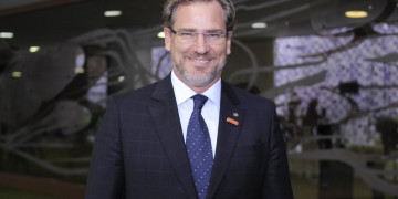 Alexis apresenta medidas mais urgentes para geração de empregos