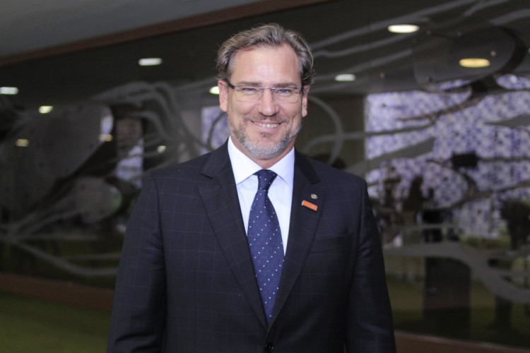 Alexis apresenta medidas mais urgentes para geração de empregos Alexis apresenta medidas mais urgentes para geração de empregos