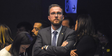 Vinicius Poit protocola emenda para impedir gasto de R$ 1,5 milhão na construção de mais um prédio da Justiça Eleitoral