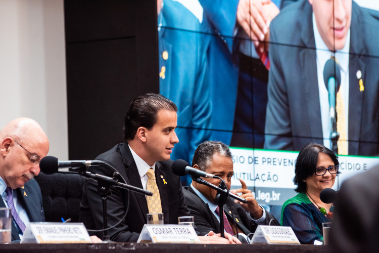 Lucas Gonzalez promove o primeiro Simpósio de Combate ao Suicídio na Câmara Lucas Gonzalez promove o primeiro Simpósio de Combate ao Suicídio na Câmara