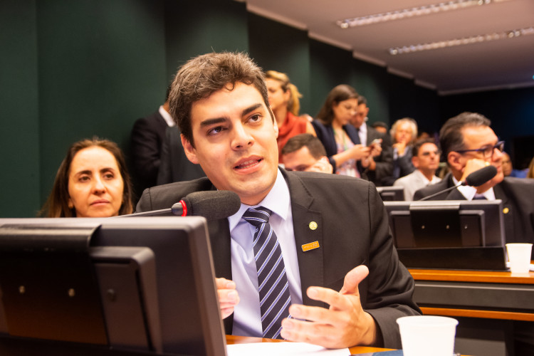 NOVO avalia que reestruturação de carreira de militares compromete ajuste fiscal e apresenta recurso