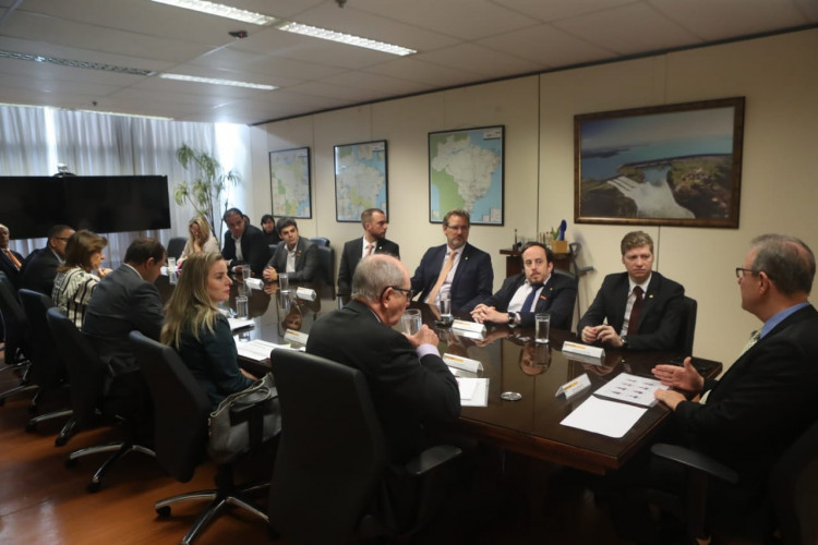 Ministro de Minas e Energia recebe Bancada do NOVO Ministro de Minas e Energia recebe Bancada do NOVO