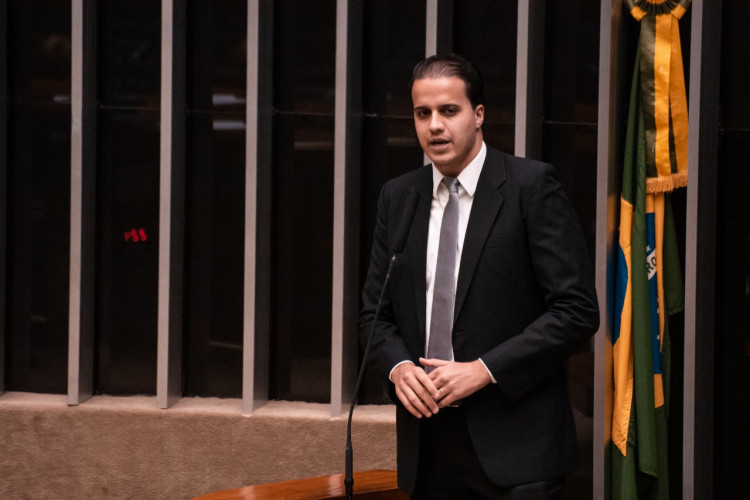 Auxílio emergencial de R$600 é ampliado para outras categorias Auxílio emergencial de R$600 é ampliado para outras categorias