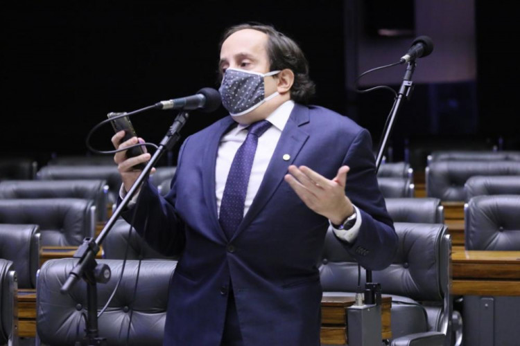 Congresso autoriza aumento a policiais do DF enquanto população perde renda Congresso autoriza aumento a policiais do DF enquanto população perde renda