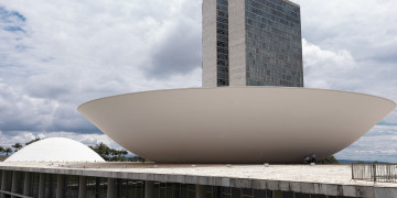 Estudos do NOVO mostram as diferenças entre setor público e privado no Brasil