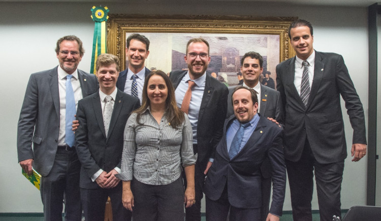 PEC que altera calendário eleitoral é aprovada na Câmara PEC que altera calendário eleitoral é aprovada na Câmara