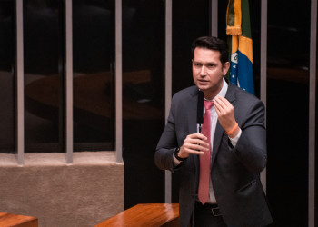 Câmara impede vacinação em massa ao proibir compra de vacina pelo setor privado