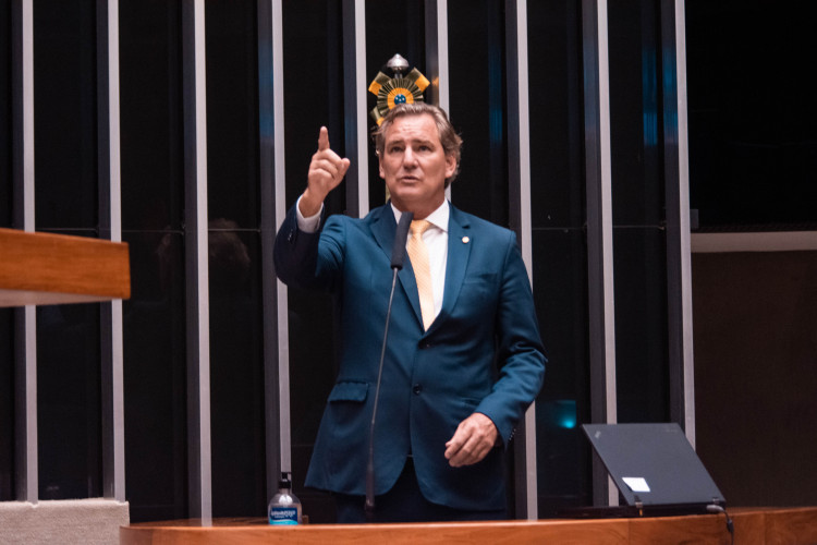 Alexis Fonteyne apresentará relatório favorável à quebra de monopólio dos Correios Alexis Fonteyne apresentará relatório favorável à quebra de monopólio dos Correios