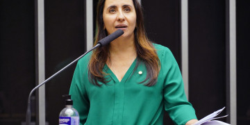 Aprovado na Câmara projeto que reconhece a educação como atividade essencial