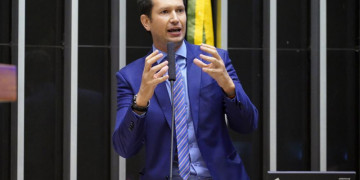 Com apoio da bancada do NOVO, Câmara amplia autorização para compra de vacina pelo setor privado