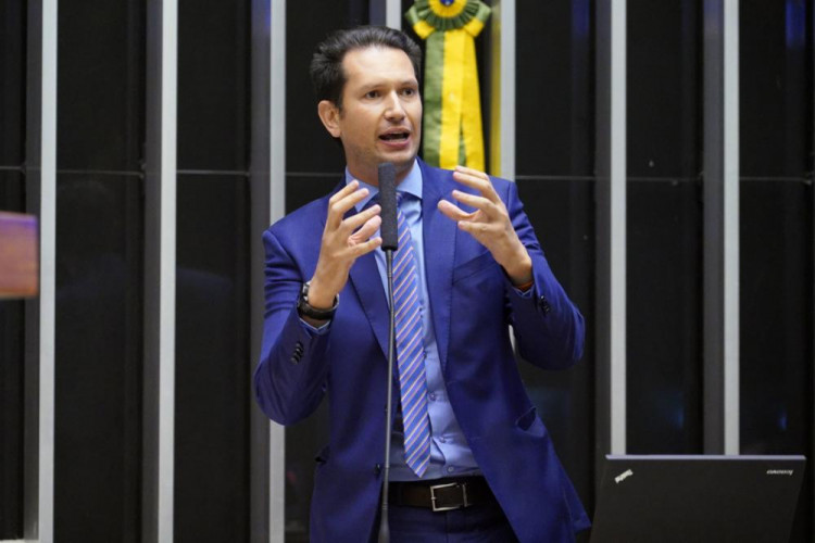 Com apoio da bancada do NOVO, Câmara amplia autorização para compra de vacina pelo setor privado Com apoio da bancada do NOVO, Câmara amplia autorização para compra de vacina pelo setor privado