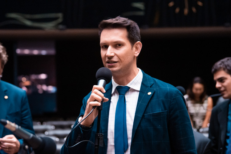 Câmara volta a analisar projeto de igualdade salarial entre homens e mulheres Câmara volta a analisar projeto de igualdade salarial entre homens e mulheres