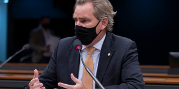 Aprovado em comissão substitutivo de Alexis Fonteyne que quebra o monopólio dos Correios