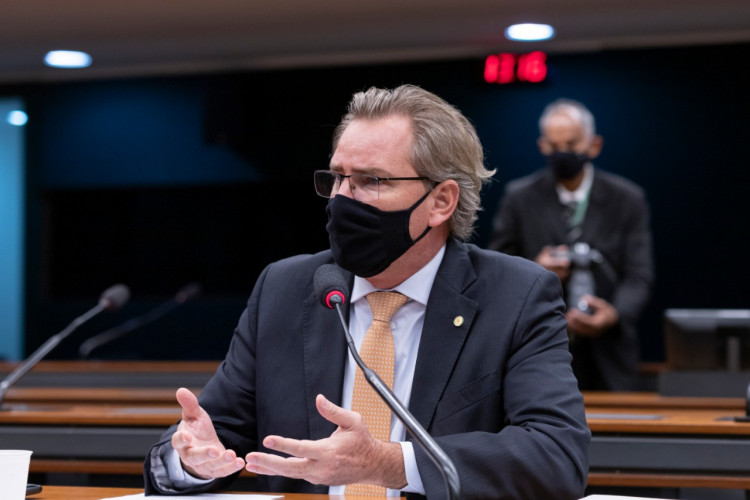 Relatório de Alexis Fonteyne é aprovado e reestatização da Embraer é impedida