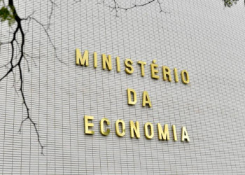 Bancada do NOVO cobra respostas da Economia sobre denúncia contra Michelle Bolsonaro