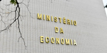 Bancada do NOVO cobra respostas da Economia sobre denúncia contra Michelle Bolsonaro