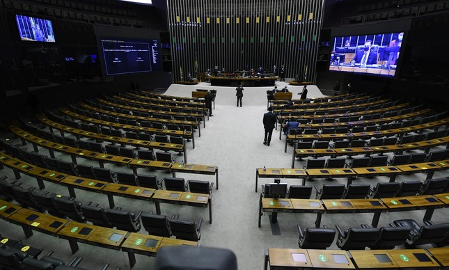 Câmara reembolsou R$ 40,4 milhões em despesas médicas a deputados nos últimos sete anos; Bolsonaro está entre os que mais gastaram Câmara reembolsou R$ 40,4 milhões em despesas médicas a deputados nos últimos sete anos; Bolsonaro está entre os que mais gastaram