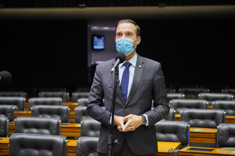 Congresso reage a reforma ministerial e deputados dizem que Bolsonaro ‘se entregou’ ao Centrão Congresso reage a reforma ministerial e deputados dizem que Bolsonaro ‘se entregou’ ao Centrão