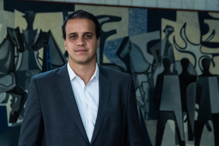 Deputado doa auxílio-mudança Deputado doa auxílio-mudança