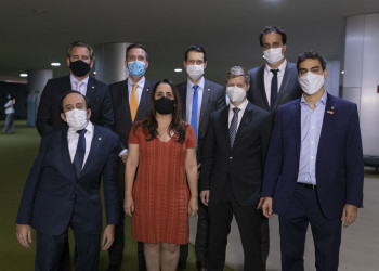 Grupo de 22 parlamentares cobra explicações de Bolsonaro sobre Orçamento maquiado