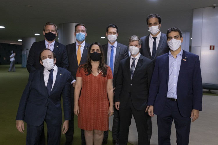 Grupo de 22 parlamentares cobra explicações de Bolsonaro sobre Orçamento maquiado