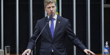 Indicação política define 80% de postos na Câmara