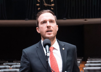 Lira obtém apoio dos partidos para votar proposta direto no plenário