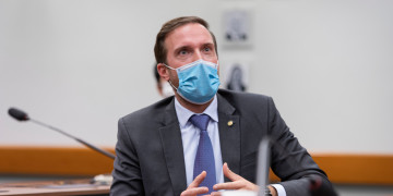 Novo líder do Novo tenta afastar o partido do bolsonarismo