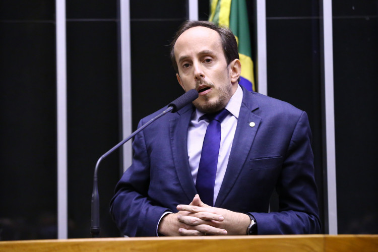 Pressionado, Bolsonaro defende reforma da Previdência Pressionado, Bolsonaro defende reforma da Previdência