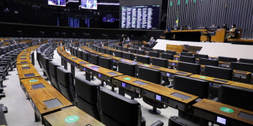 Câmara rejeita dispositivo que facilitaria descumprimento pelo governo da ‘regra de ouro’