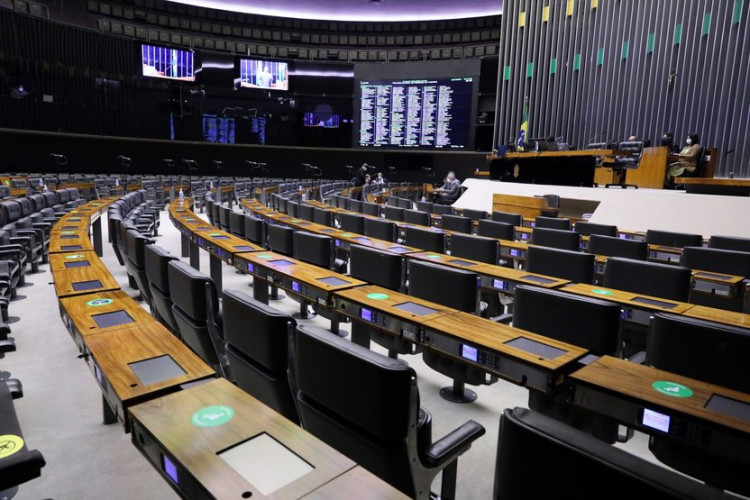 Câmara rejeita dispositivo que facilitaria descumprimento pelo governo da 'regra de ouro' Câmara rejeita dispositivo que facilitaria descumprimento pelo governo da ‘regra de ouro’