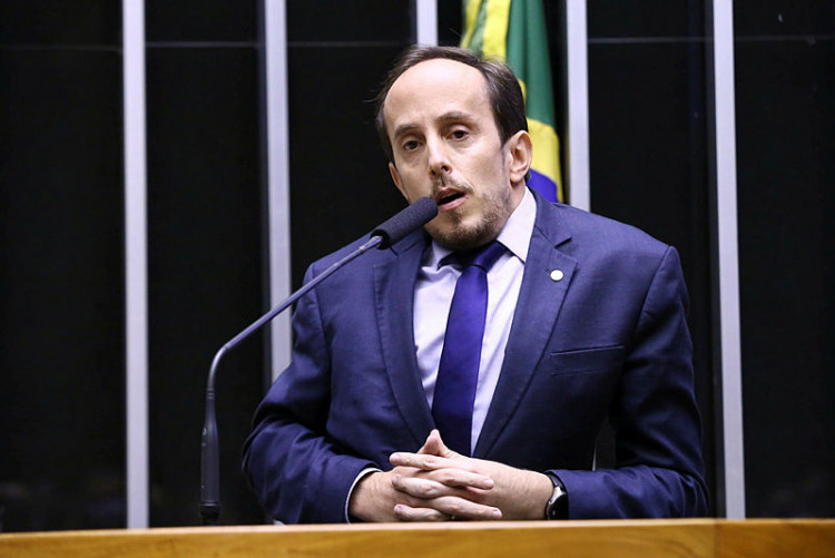 Deputados aprovam limitar emendas de relator a cerca de R$ 16 bilhões