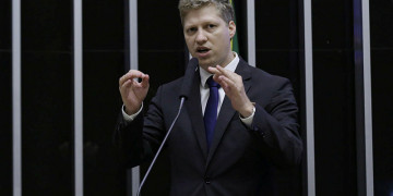 Deputados aprovam limitar emendas de relator a cerca de R$ 16 bilhões