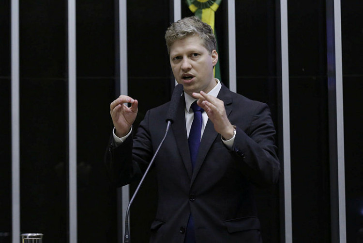 Deputados aprovam limitar emendas de relator a cerca de R$ 16 bilhões