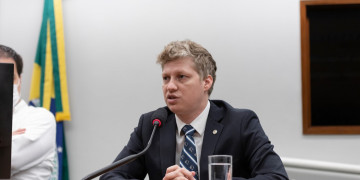 Líder do Novo, Marcel Van Hattem, é convidado para relatar reforma