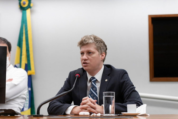 Líder do Novo, Marcel Van Hattem, é convidado para relatar reforma
