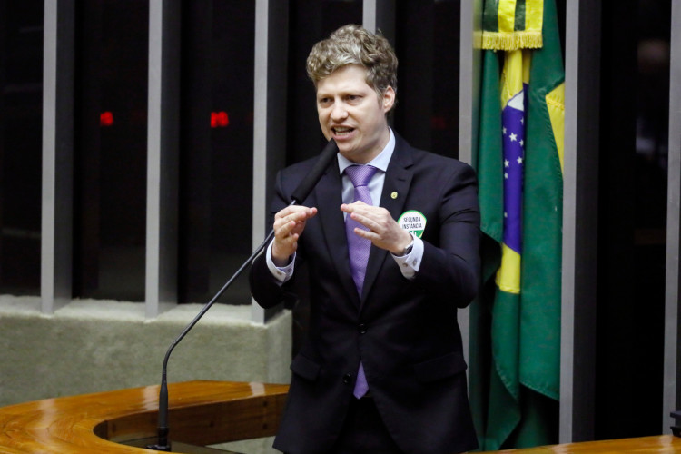 Líderes articulam para derrubar veto à gratuidade das bagagens nos voos Líderes articulam para derrubar veto à gratuidade das bagagens nos voos