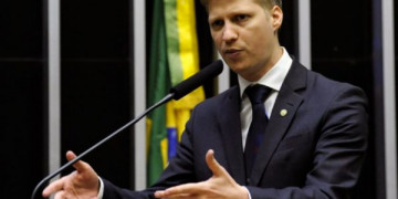 Maia quer concluir votação da Previdência até quarta, diz van Hattem