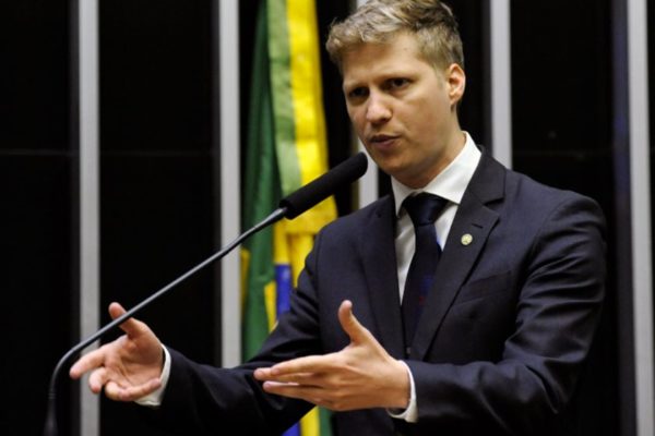 Maia quer concluir votação da Previdência até quarta, diz van Hattem