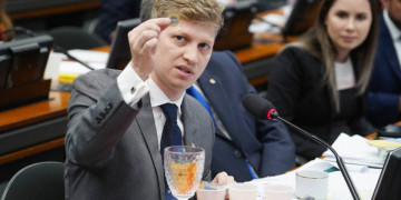 Maia tenta consenso para encaminhar reforma tributária na Câmara