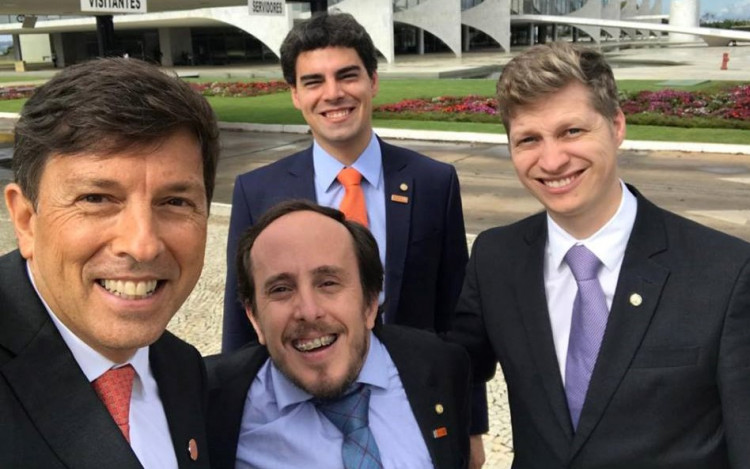 NOVO promete a Bolsonaro apoio à reforma, mas não integra base do governo