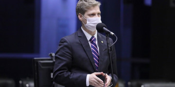 Para líder do Novo, Bolsonaro está demorando para defender Previdência em redes