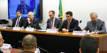 Regulamentação dos patinetes divide opiniões em audiência na Câmara