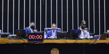 Deputados derrubam veto ao fundão eleitoral de R$ 5,7 bilhões