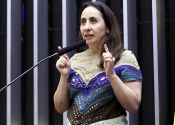 “Democracia pode ser mais barata”, diz Adriana Ventura, sobre golpe do fundão