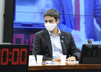 Parlamentares e grupo de empresários ainda sonham com reformas em 2022